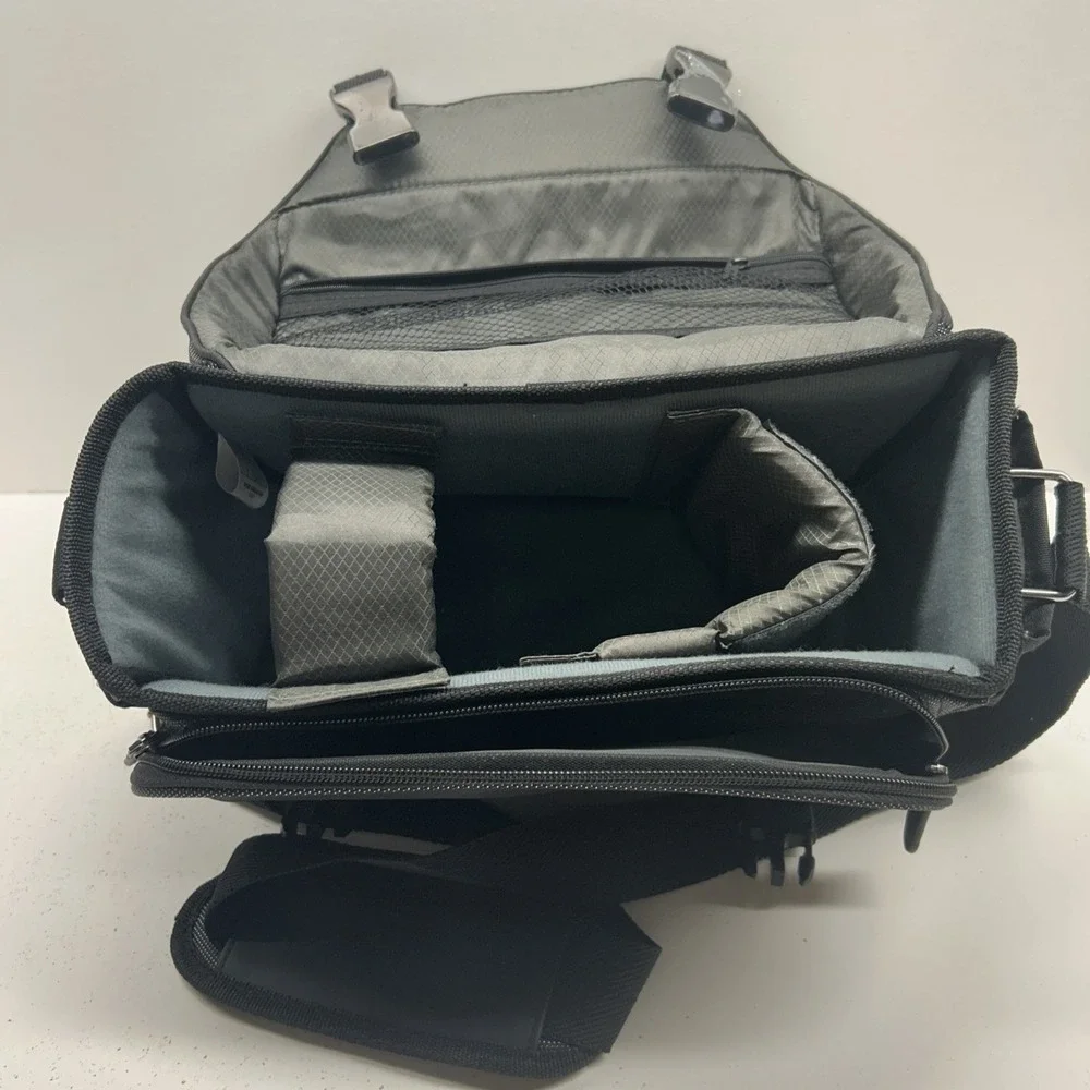 Genuine Nikon DSLR Accessory Bag With Shoulder Straps Excellent Condition